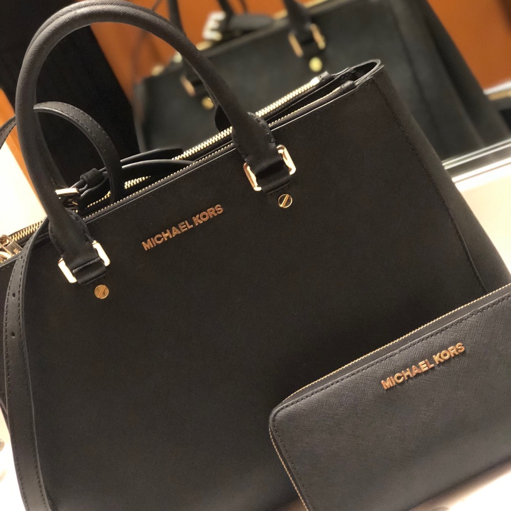 MICHAEL KORS LARGE SAFFIANO LEATHER SATCHEL